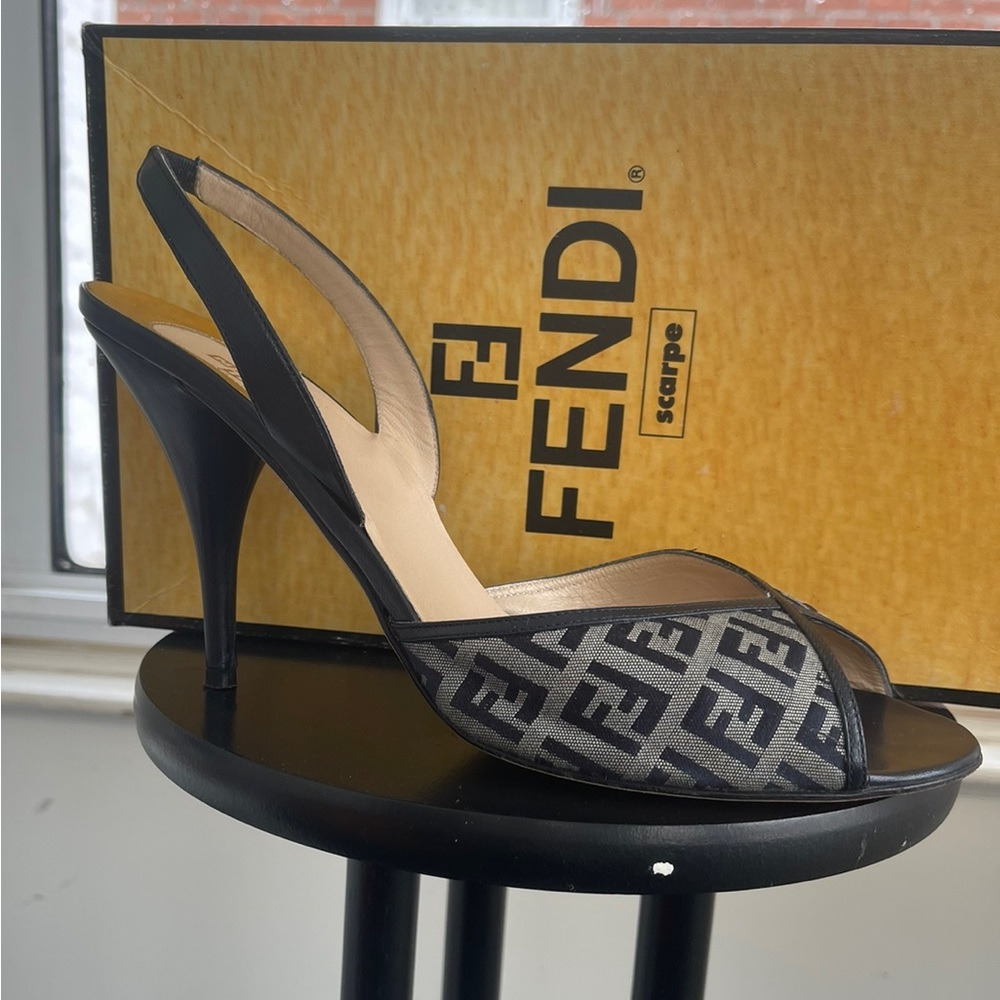 Fendi Dark navy and Gray Patterned Heels